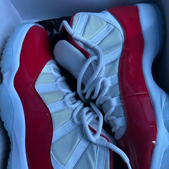Jordan 11 Retro - Picture 2 of 4